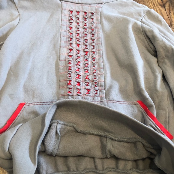 EUC cowl neck kangaroo pocket cozy sweatshirt small medium embroidery - Picture 6 of 6